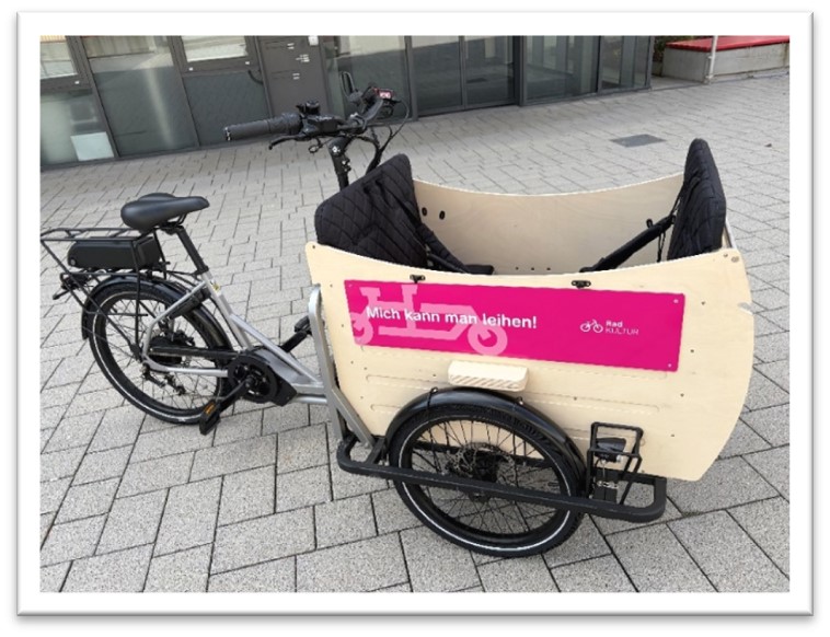E-Lastenrad mit Transportbox